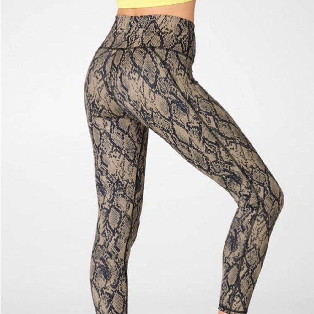 Fabletics Power Hold High Waisted 7/8 Leggings